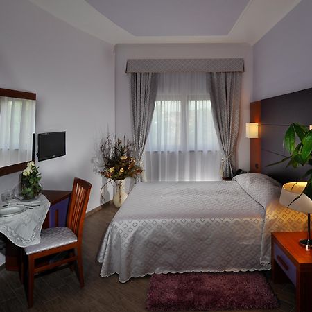Hotel Roma Tiburtina Metro Luaran gambar
