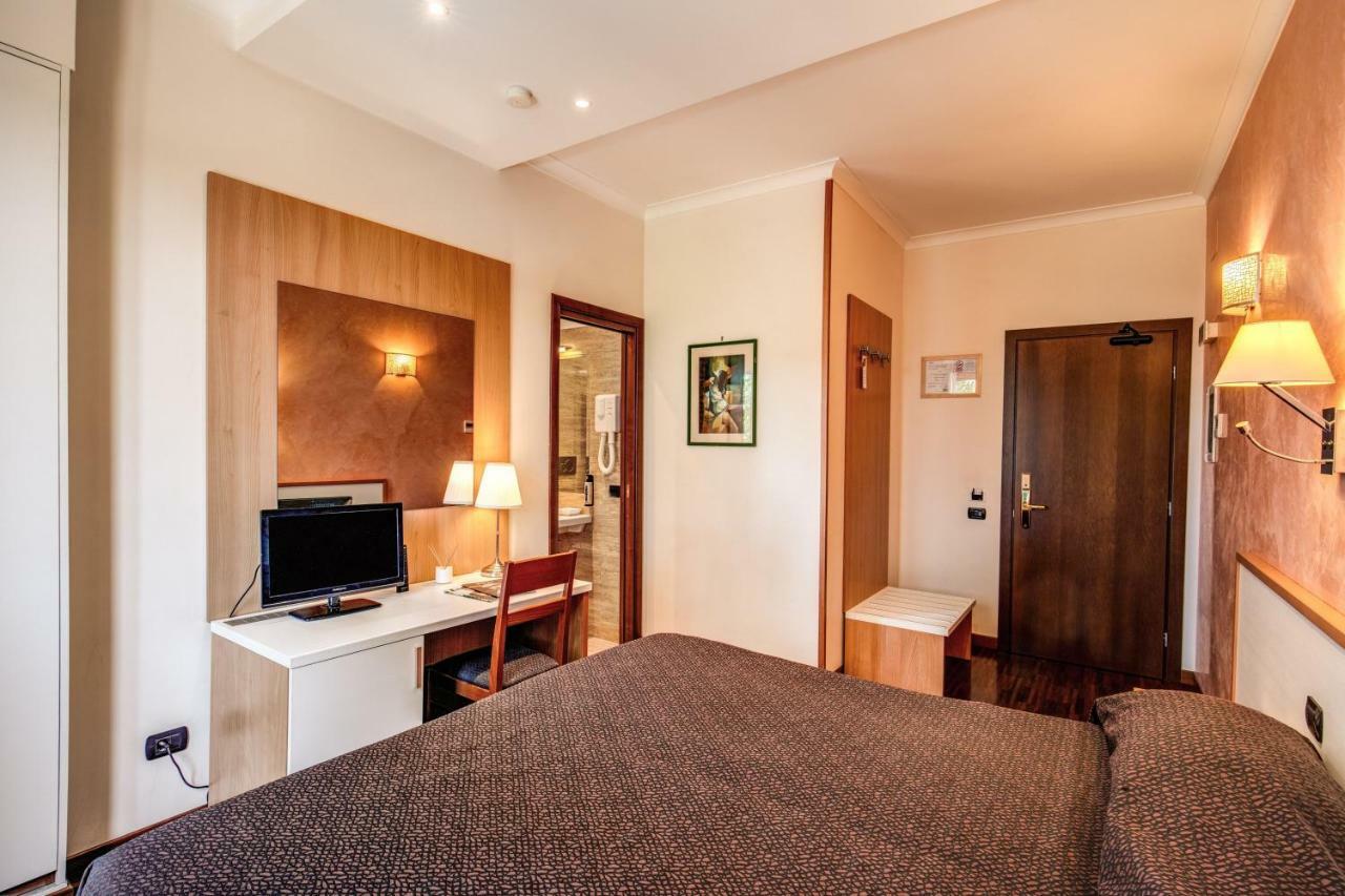 Hotel Roma Tiburtina Metro Luaran gambar